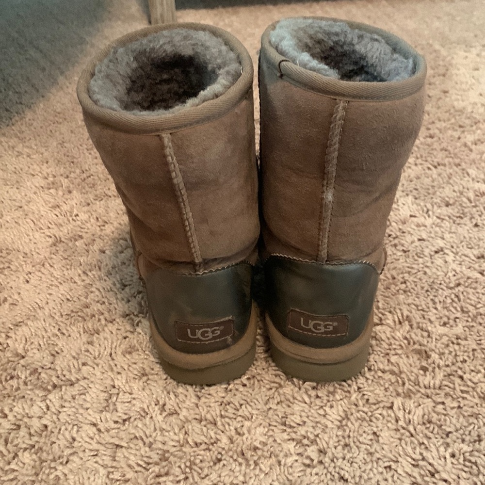 limited edition ugg boots. worn but good condition!!!
